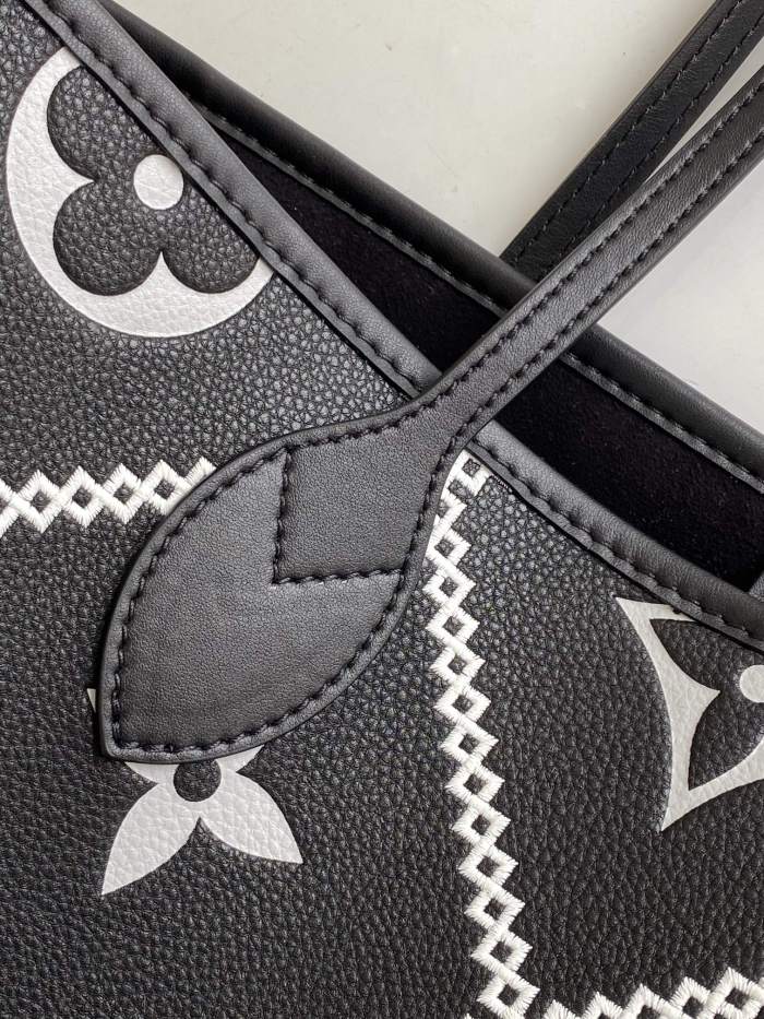 Handbag Louis Vuitton M46040 M46039 Monogram Empreinte size：31 x 28 x 14 cm