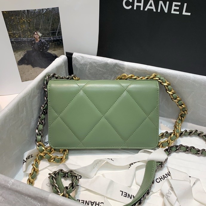 Handbag Chanel 81160 size 19 12.3 3 cm