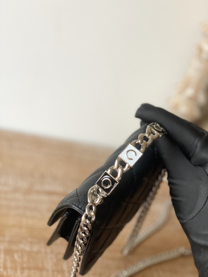 Handbag Chanel 81197 size 9.5×13×6 cm