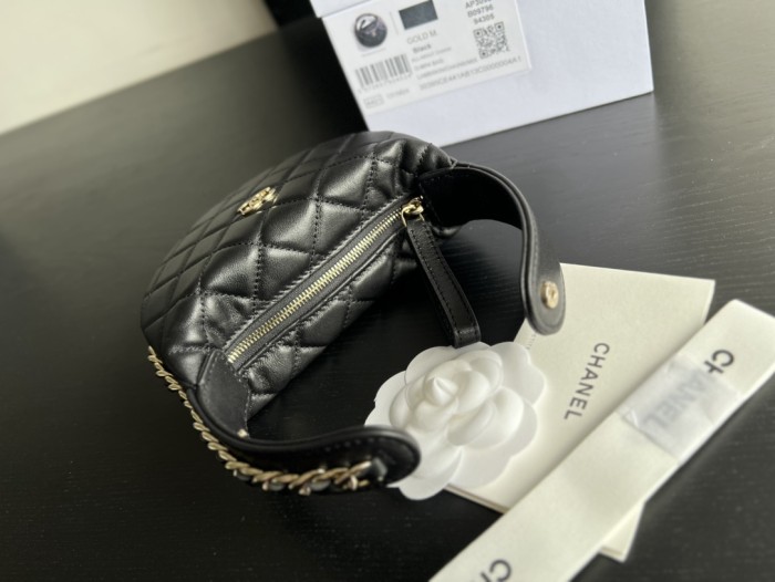 Handbag Chanel size 16cmx16cmx5.5 cm