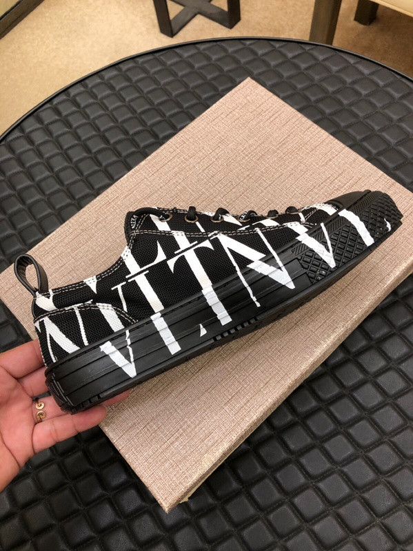 Valentino Garavani Giggies VLTN TIMES low-top sneakers 11