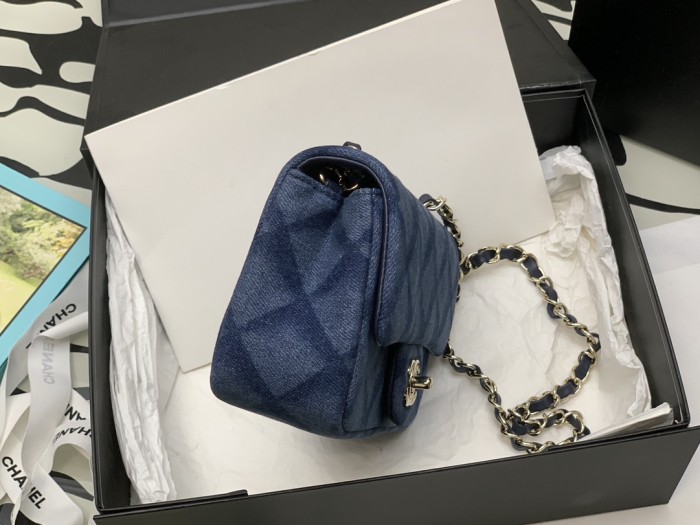 Handbag Chanel size 20 cm