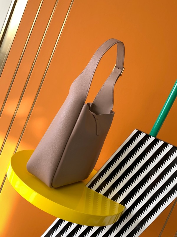 Handbags SAINT LAURENT 713938 size 22x22x10 cm