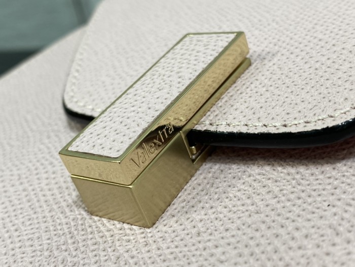 Handbag VALEXTRA size 𝟐𝟐*𝟏𝟔'𝟓*𝟏𝟐 𝐂𝐦