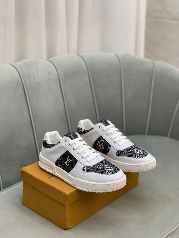 Louis Vuitton Low Top sneaker 12