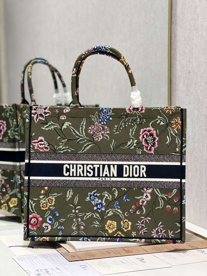 Handbag Dior 1286 size 42×35×18.5 cm