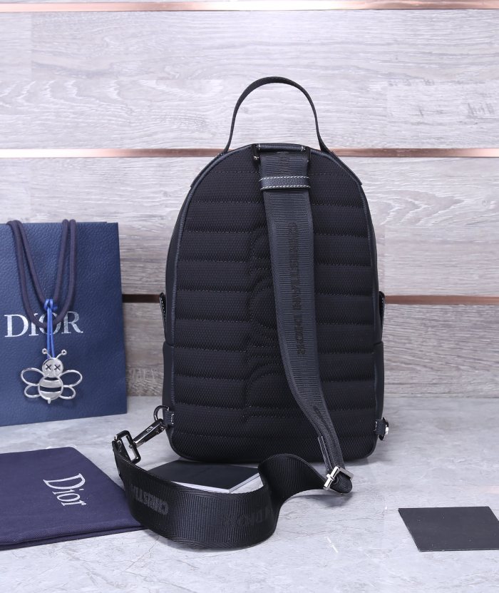 Handbag Dior size 21 x 32 x 10 cm