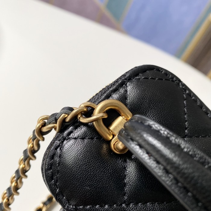 Handbag Chanel 81113 size 10 7 9 cm