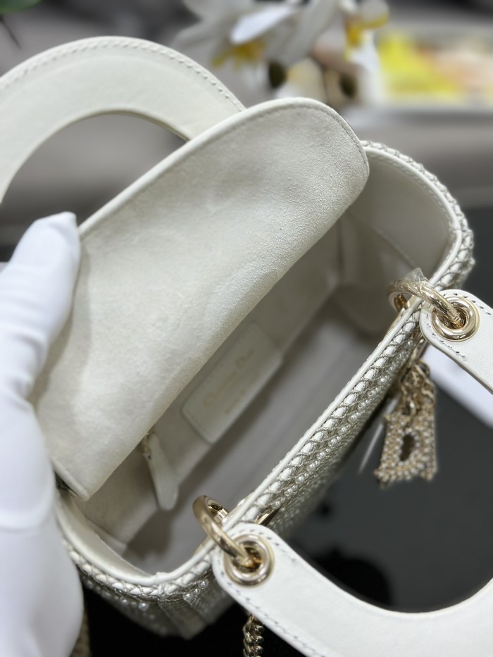 Handbag Dior M0505 size 17 x 15 x 7 cm