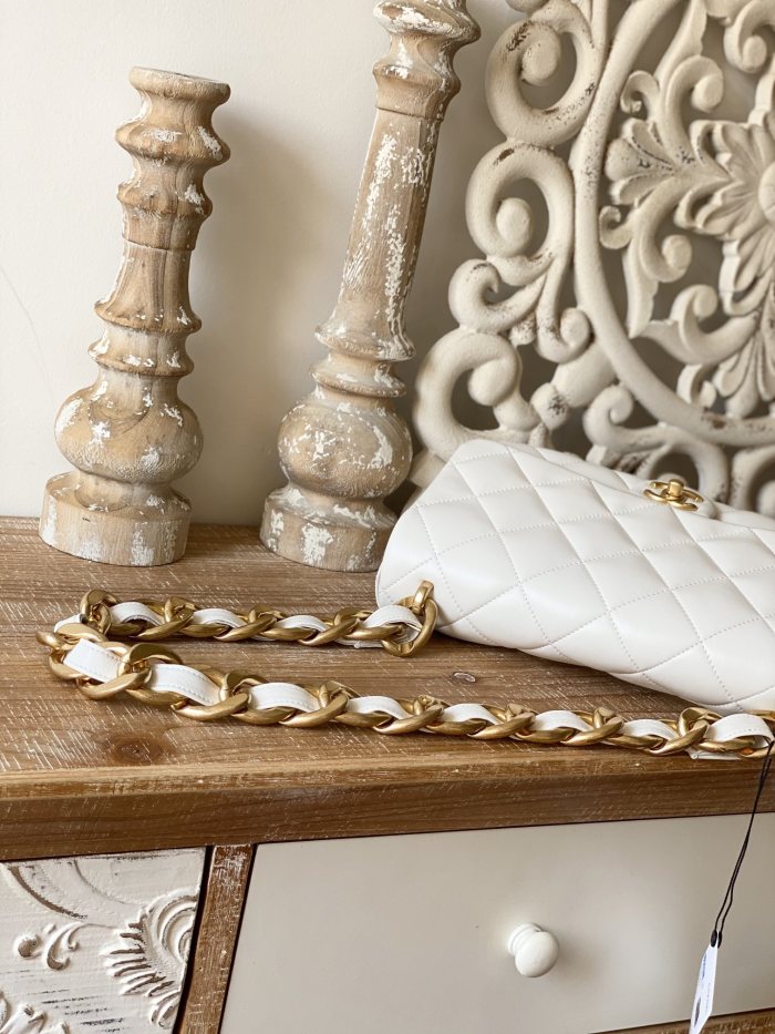 Handbag Chanel 3215 size 18*27*8 cm