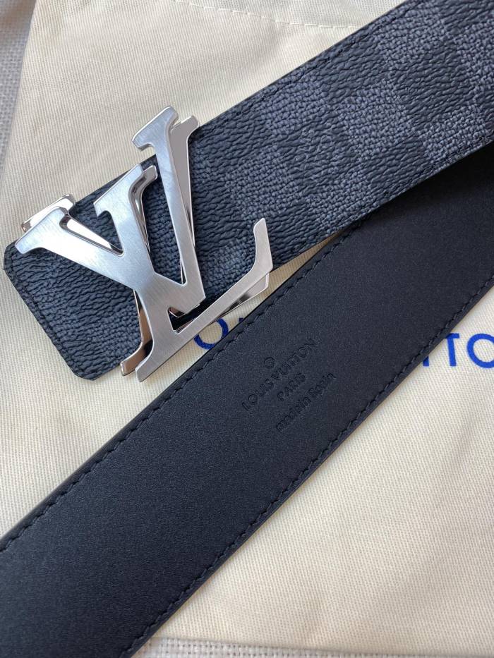 Louis Vuitton Belt 5 (width 4cm)