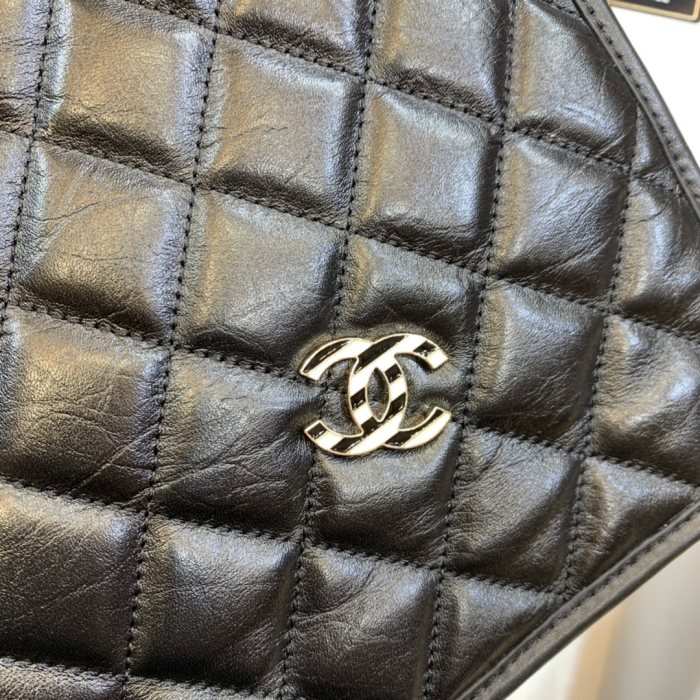 Handbag Chanel size 27 29 6 cm