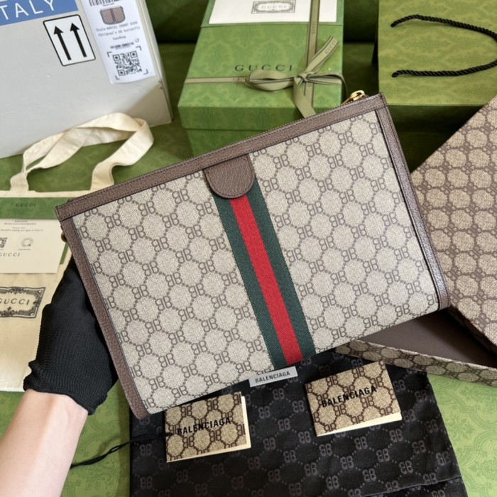 Handbag Gucci 680382 size 30.0 x20.3 x3.3 cm