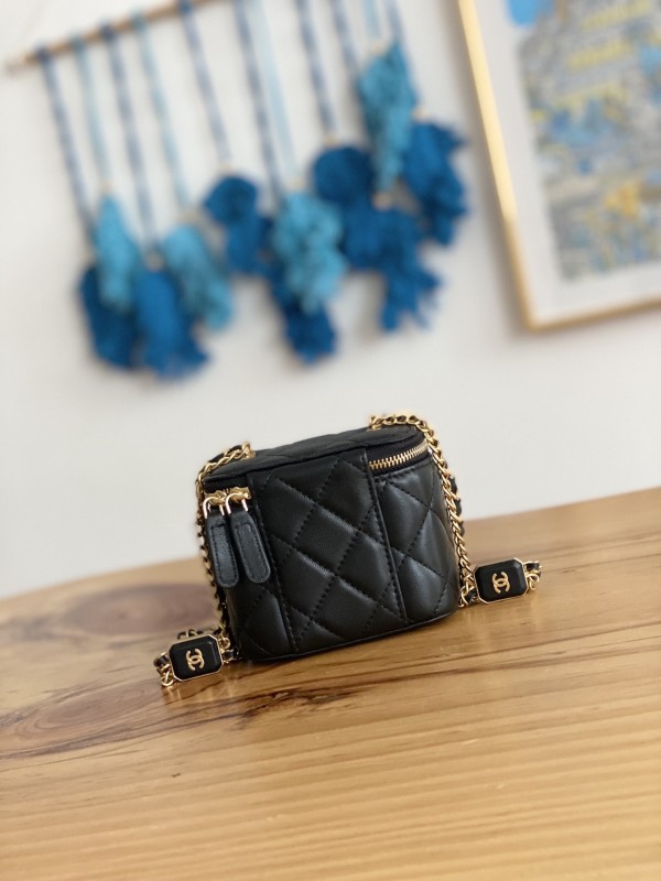 Handbag Chanel 81218 size 11 8.5 7 cm