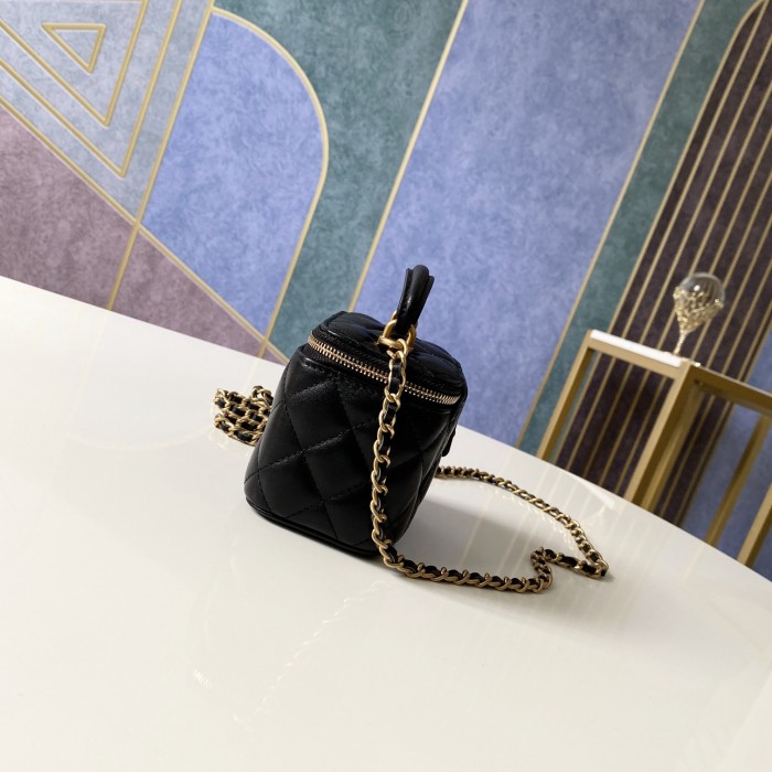 Handbag Chanel 81113 size 10 7 9 cm