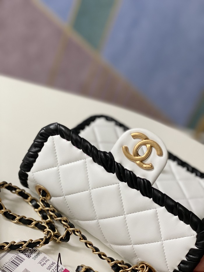 Handbag Chanel AS2495 size 19x15x6 cm