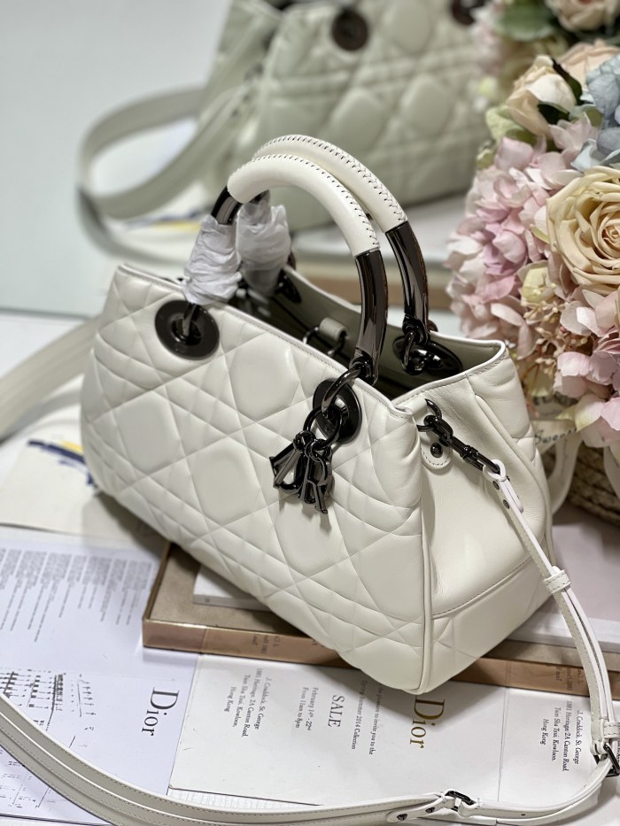 Handbag Dior 0062 size 30*18.5*11.5 cm