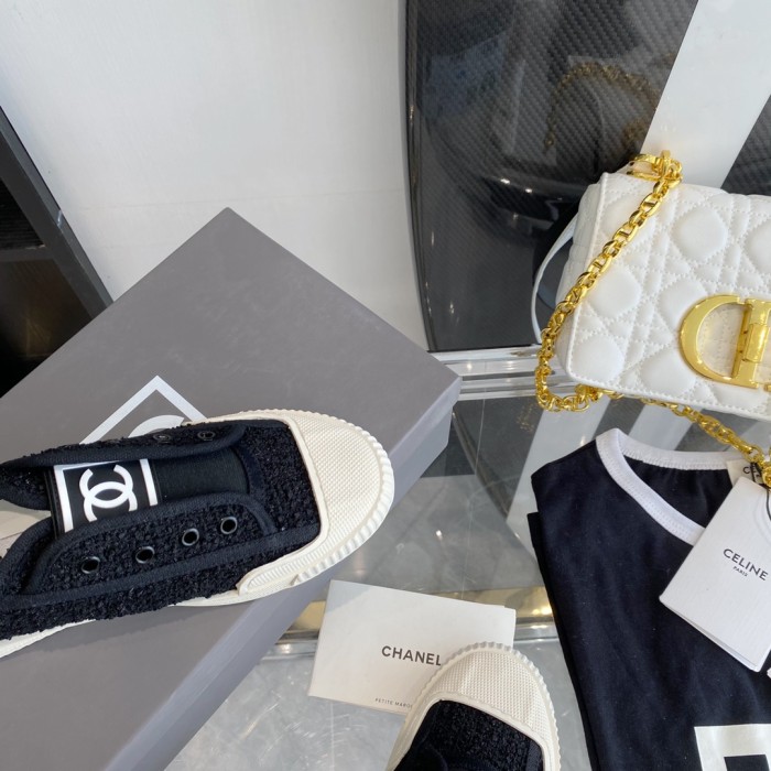 Chanel Flat canvas Sneaker 2