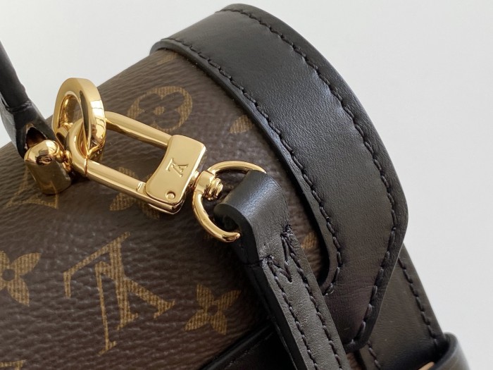 Handbag Louis Vuitton M45908 size 21x18x11 cm