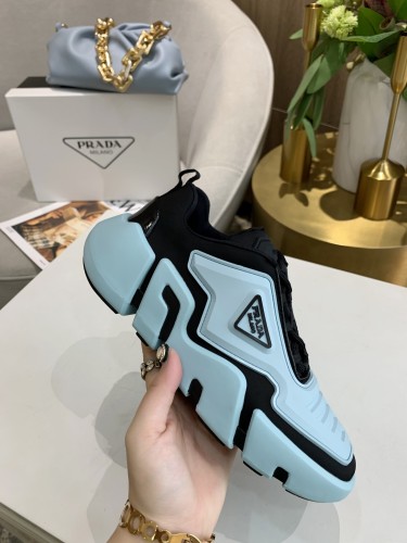 Prada Low Top sneaker 39