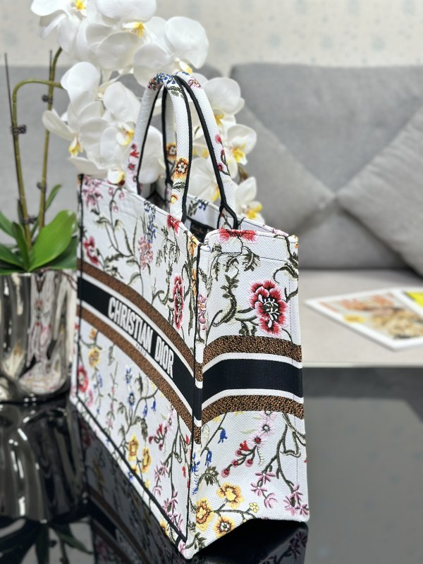 Handbag Dior M1286 size 42 x 35 x 18.5 cm