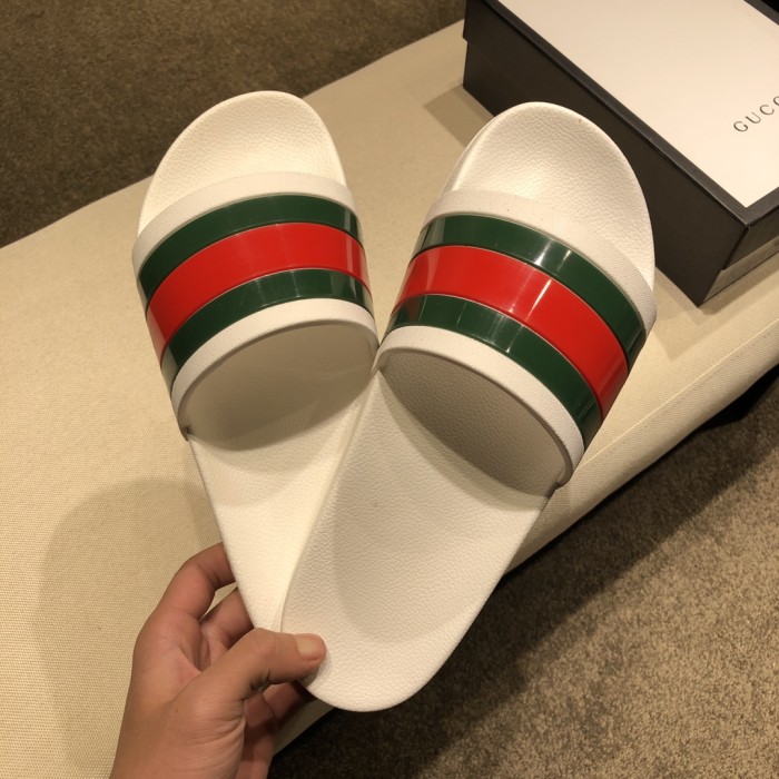 Gucci Slippers 33