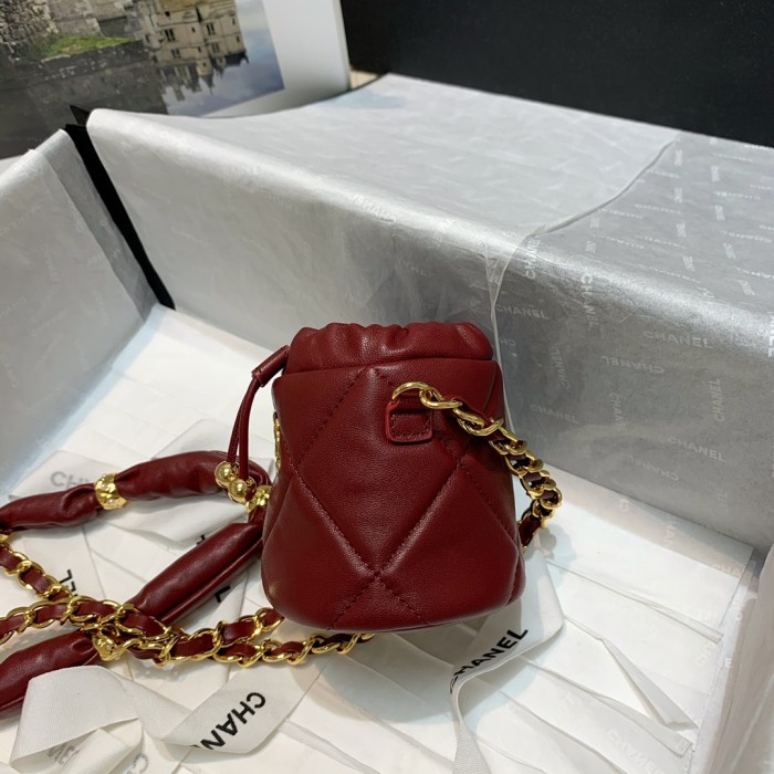 Handbag Chanel 82330 size 10 9 9 cm