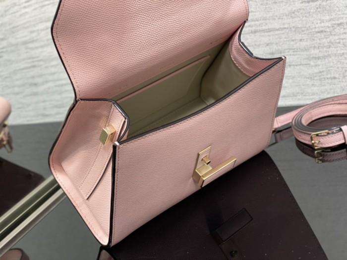 Handbag VALEXTRA size 𝟐𝟐*𝟏𝟔'𝟓*𝟏𝟐 𝐂𝐦