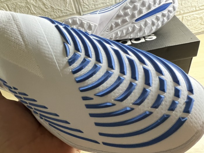 AD football shoes 22