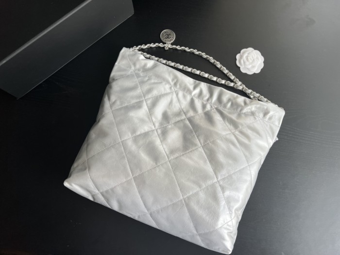 Handbag Chanel size 39cmx42cmx8 cm