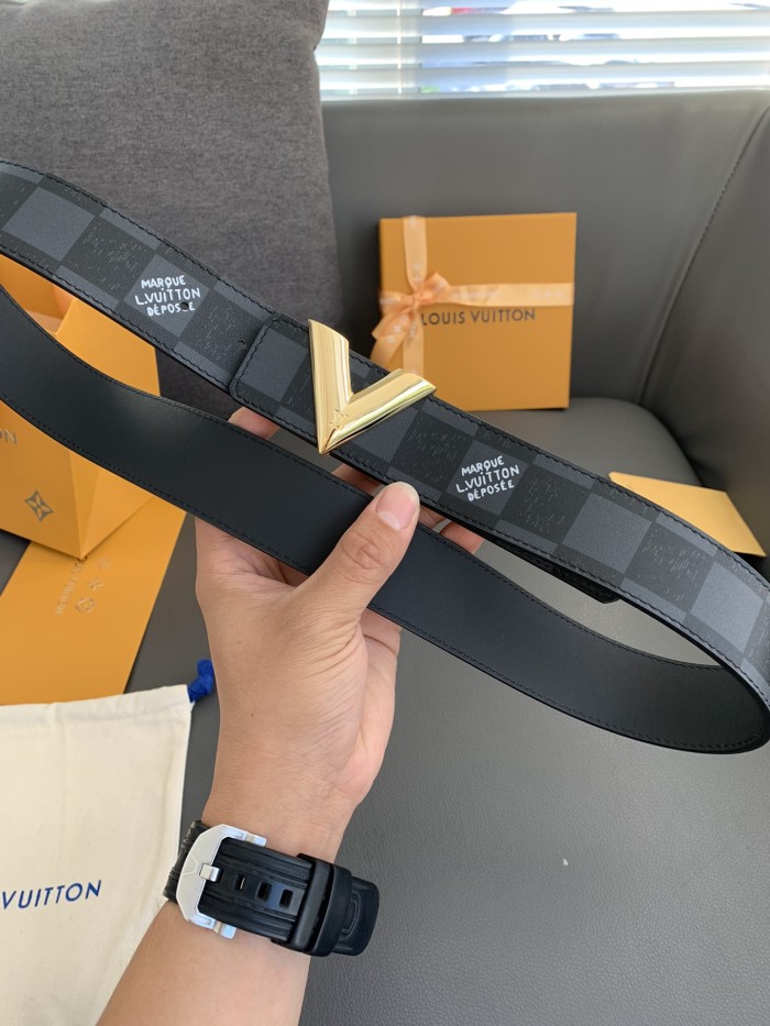 Louis Vuitton Belt 10 (width 4cm)
