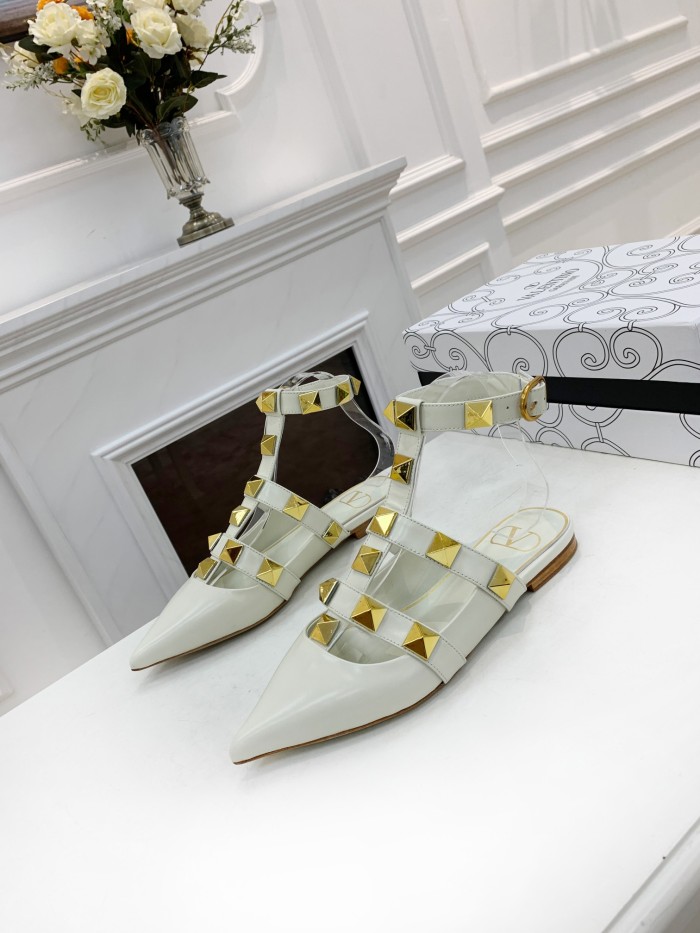 VALENTINO GARAVANI Roman Stud WOMEN 33