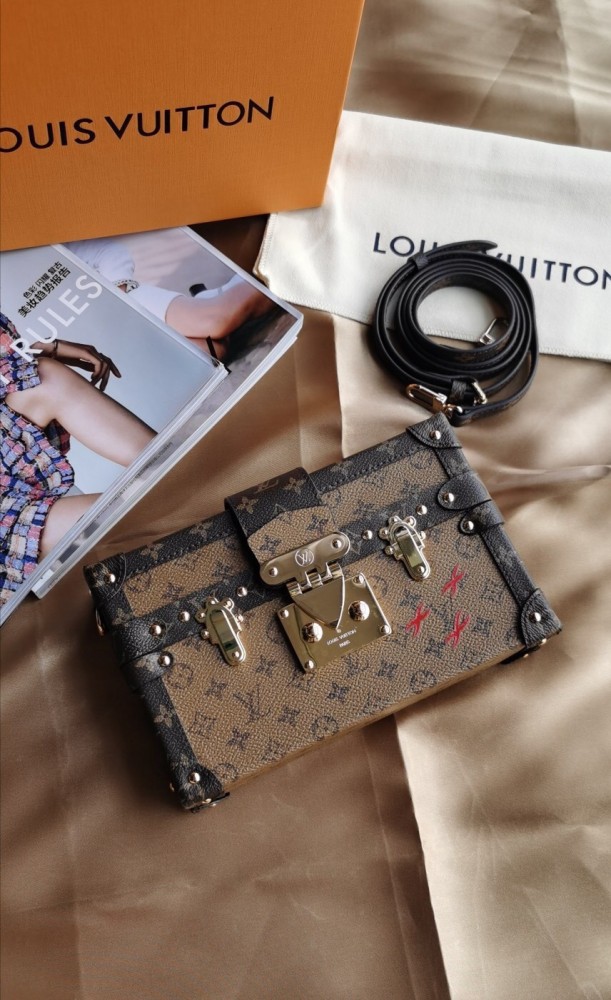 Handbag Louis Vuitton M94219 size 20.5*6*14 cm