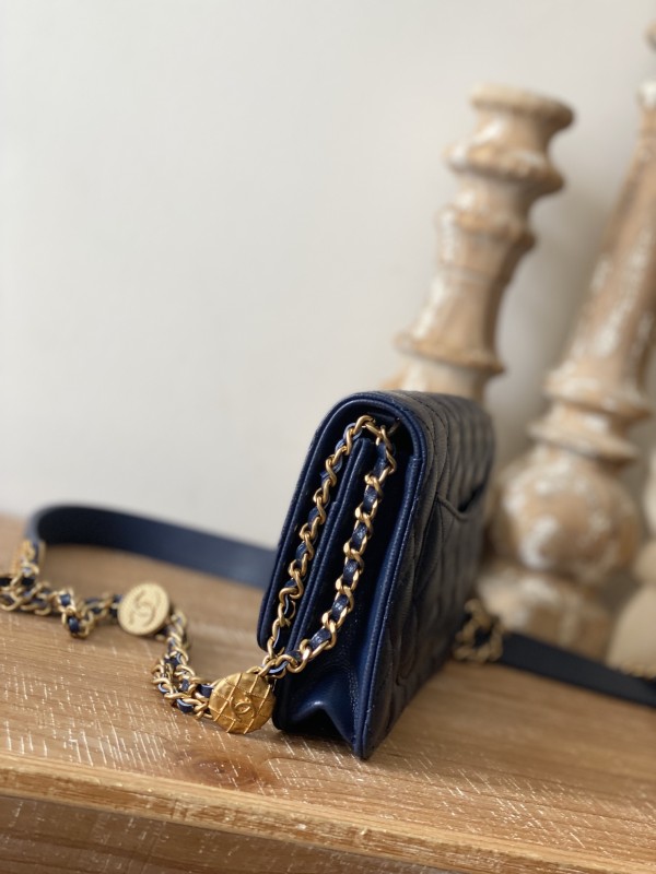 Handbag Chanel AP81204 size 19 cm