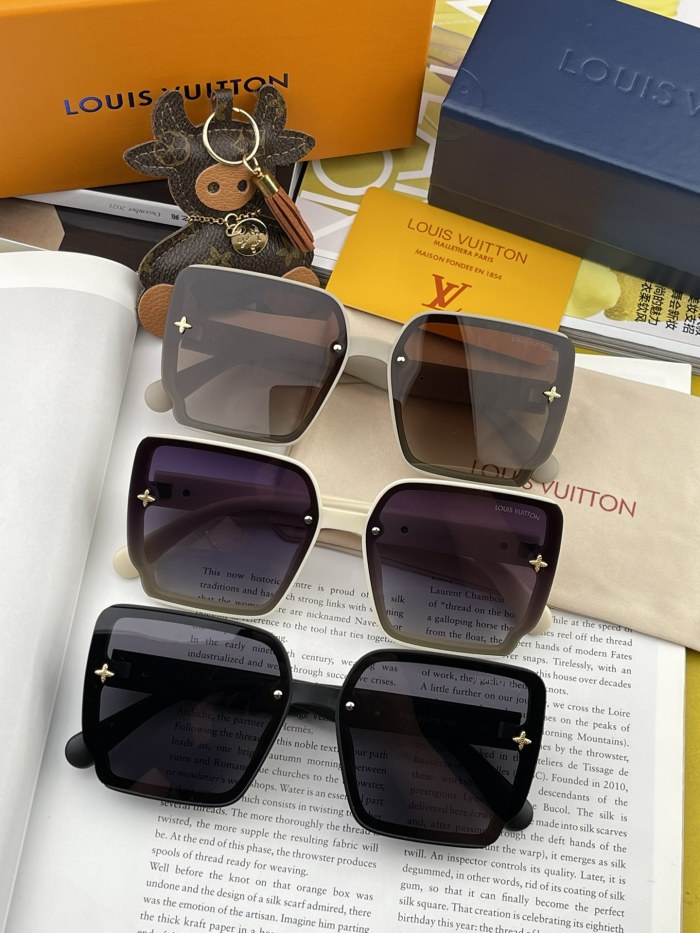 Sunglasses Louis Vuitton L1007