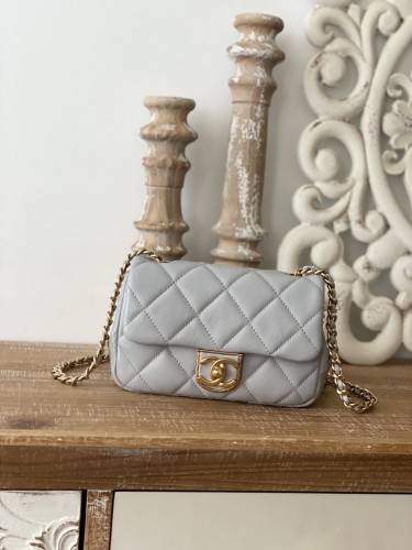 Handbag Chanel 3473 size 13*18*6 cm