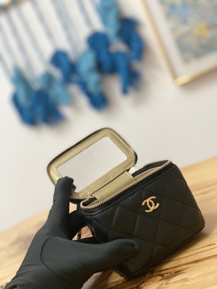 Handbag Chanel 81219 size 10.5 8.5 7 cm