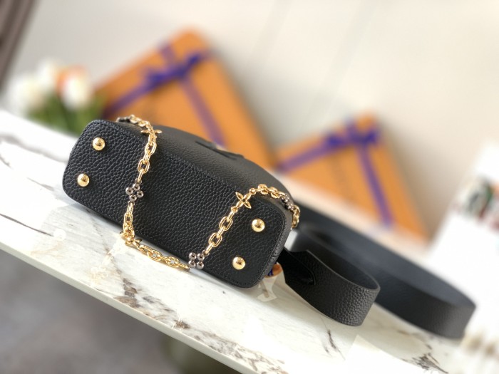 Handbag Louis Vuitton M80239 size 21 x 14 x 8 cm