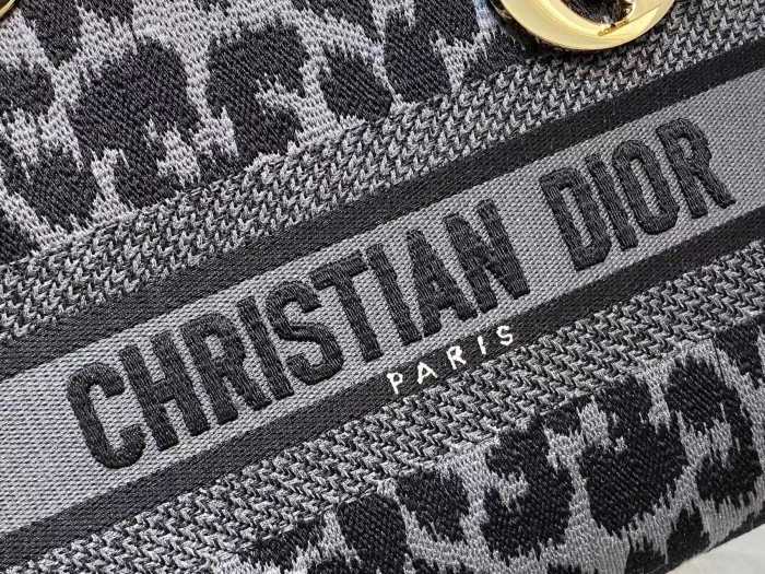 Handbag Dior size 24 cm