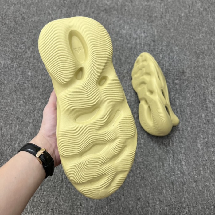 adidas Yeezy Foam RNNR Sulfur