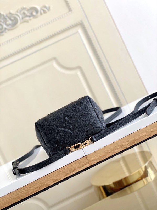 Handbag Louis Vuitton M80738 size 13 x 19 x 8 cm