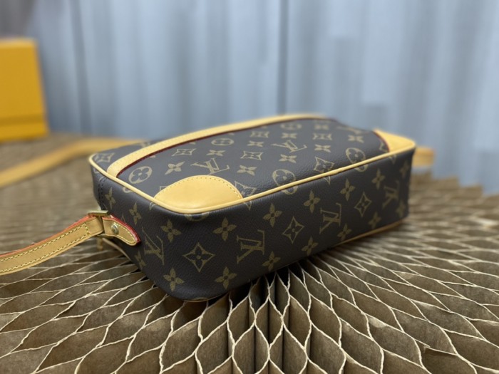 Handbag Louis Vuitton M51274 size 27*17*7 cm