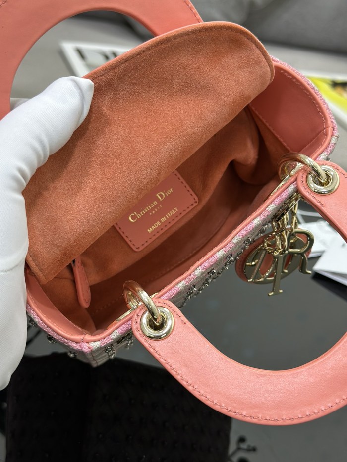 Handbag Dior M0505 size 17 x 15 x 7 cm