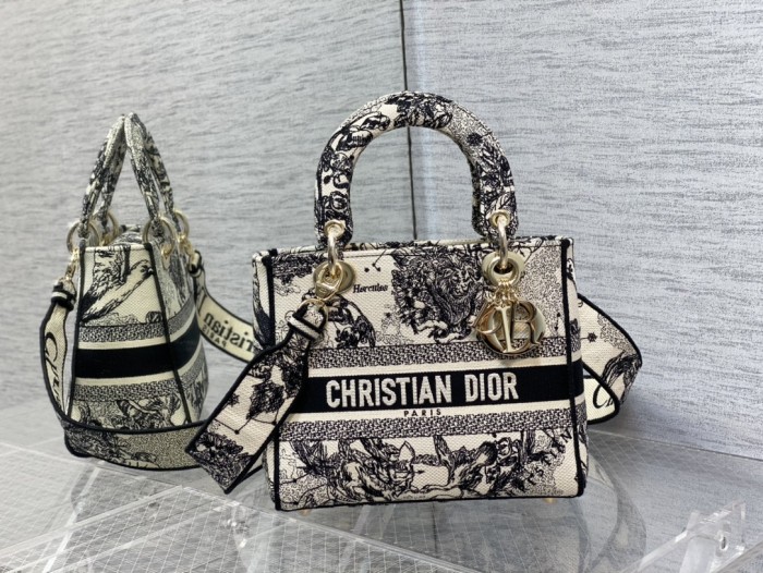 Handbag Dior size 24 cm