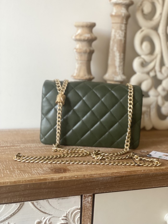 Handbag Chanel AS3393 size 14x22x8 cm