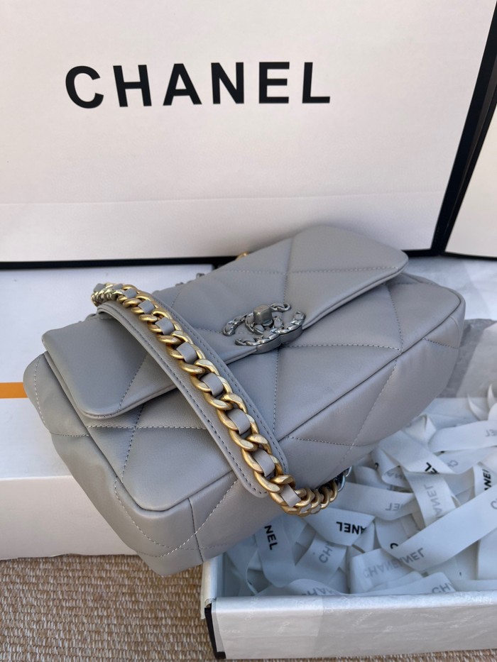 Handbag Chanel size 26cm／30 cm