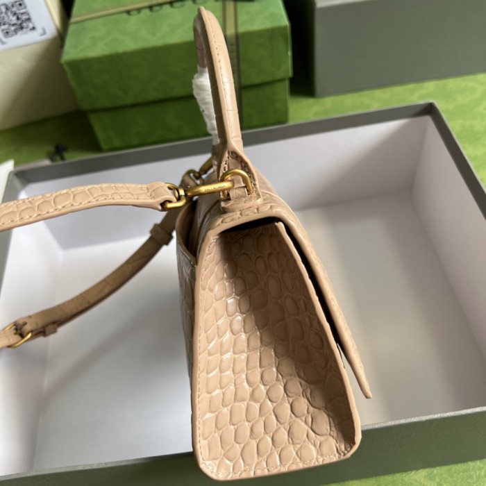 Handbag Gucci 5928331 size 19*13*8 cm