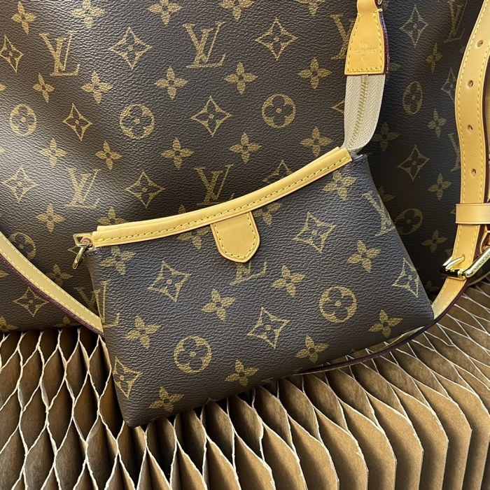 Handbag Louis Vuitton M40353 size 52-30-20 cm