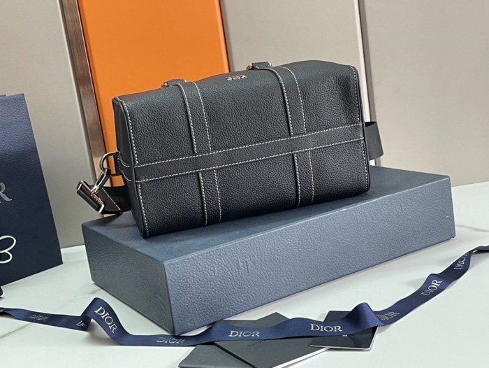 Handbag Dior 93337 size 26 x 16x 14.5 cm