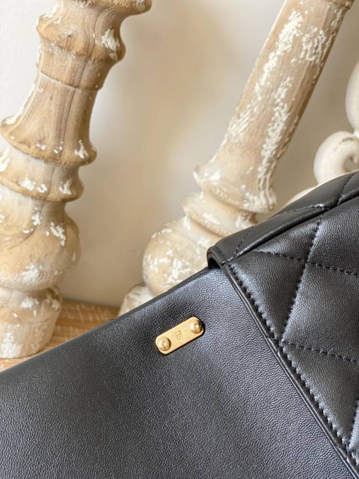 Handbag Chanel 3214 size 17*21*6 cm